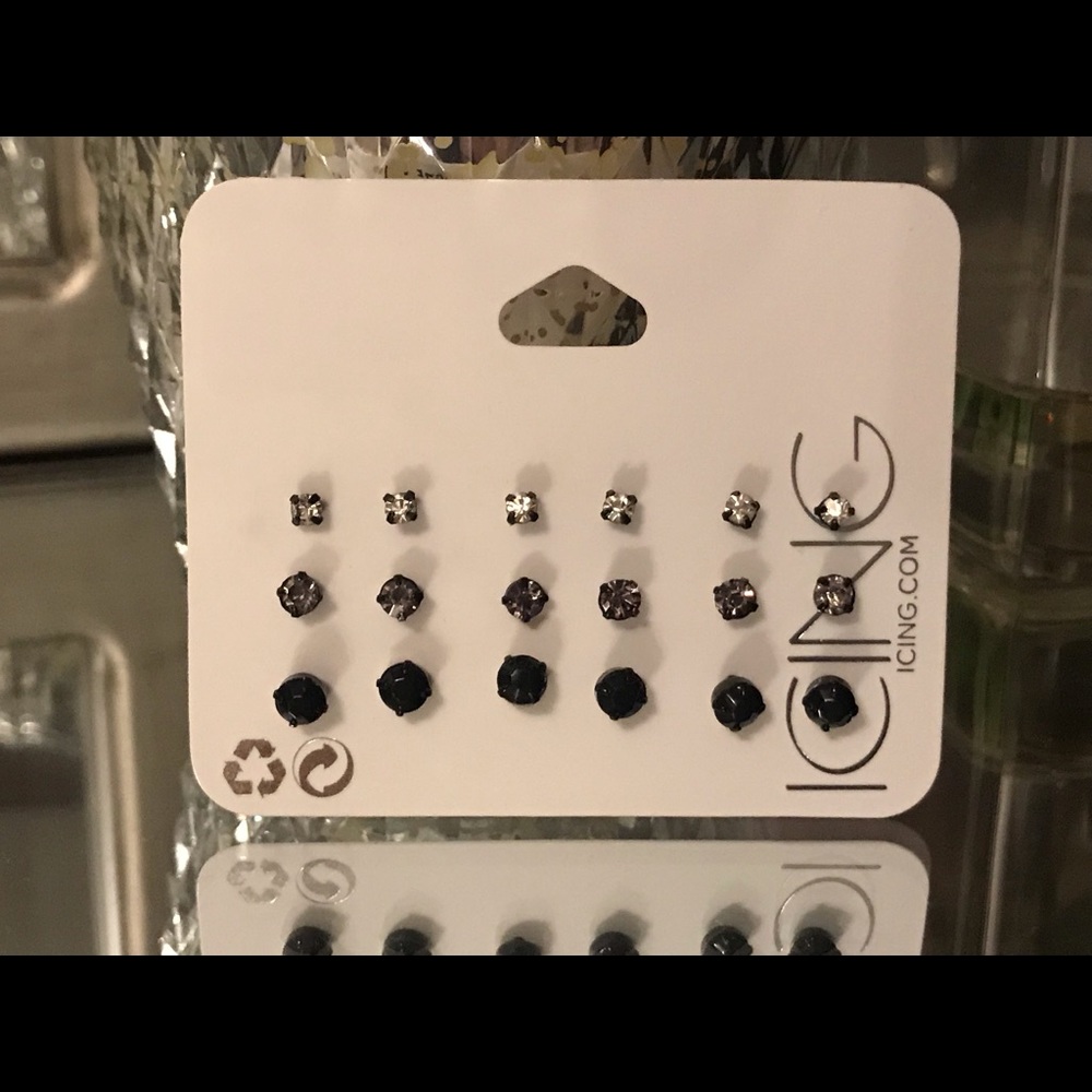 Icing stud earrings. - Picture 2 of 2